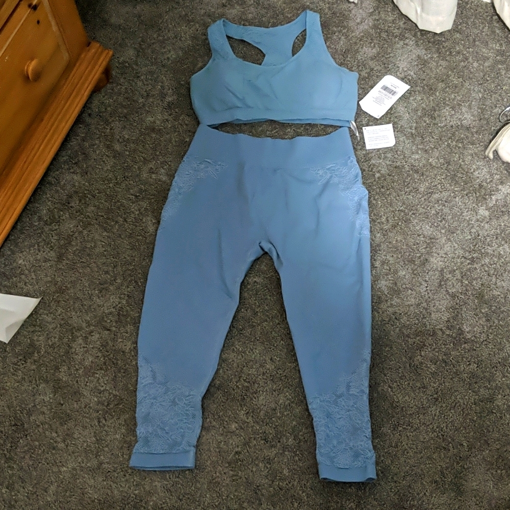 Fabletics Elise Seamless Bra and Capris